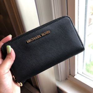 Black Michael Kors Jet Set Travel